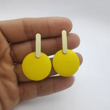Load image into Gallery viewer, Minimalist Natural Abalone Shell Earrings Round Pendant Large Earrings Silver Gold Shell Earrings for Women Earrings Gold
