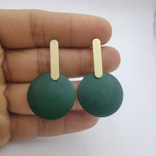 Load image into Gallery viewer, Minimalist Natural Abalone Shell Earrings Round Pendant Large Earrings Silver Gold Shell Earrings for Women Earrings Gold