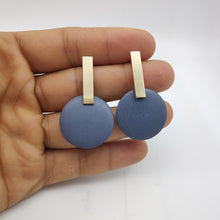 Load image into Gallery viewer, Minimalist Natural Abalone Shell Earrings Round Pendant Large Earrings Silver Gold Shell Earrings for Women Earrings Gold
