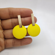 Load image into Gallery viewer, Minimalist Natural Abalone Shell Earrings Round Pendant Large Earrings Silver Gold Shell Earrings for Women Earrings Gold