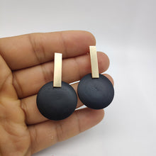 Load image into Gallery viewer, Minimalist Natural Abalone Shell Earrings Round Pendant Large Earrings Silver Gold Shell Earrings for Women Earrings Gold