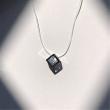 Load image into Gallery viewer, SUMENG nueva personalidad de moda cuadrado de imitación de perlas de cristal de circón collar Invisible transparente sedal collar de las mujeres
